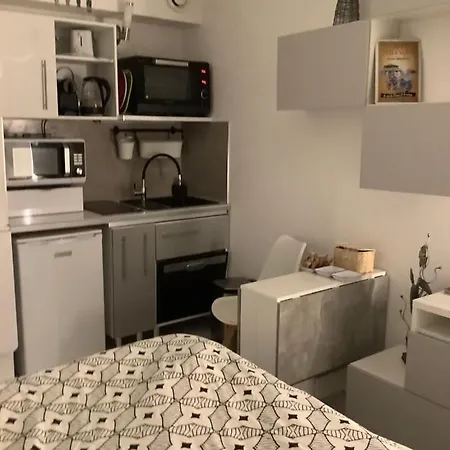 Apartment De La - Sci Champalou 6370